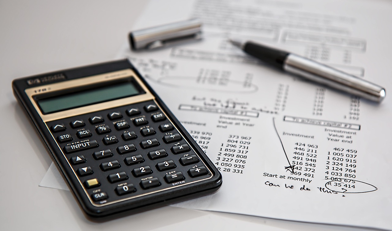 Professional auditing invoice numbers to prevent accounting errors